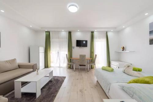 Apartments and rooms by the sea Stobrec, Split - 16142