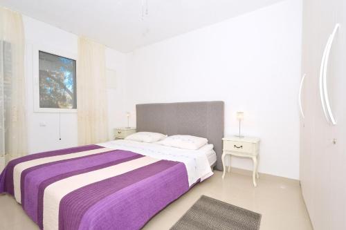 Apartments with parking space Mavarstica, Ciovo - 16215
