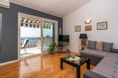 Apartments with parking space Mavarstica, Ciovo - 16215