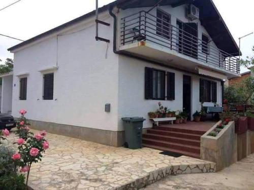 Apartments with parking spaces Vir - 16226