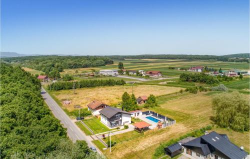 an aerial view of a house with a swimming pool at Nice Home In Krizevci in Križevci