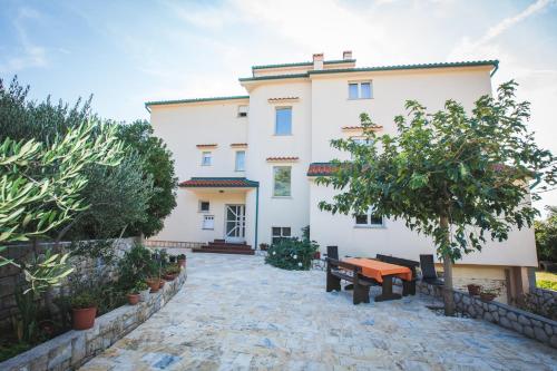 Apartments with parking space Barbat, Rab - 16245