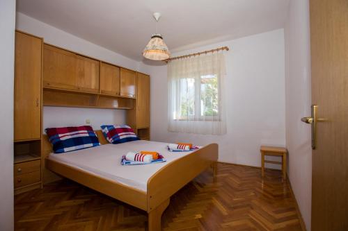 Apartments with parking space Barbat, Rab - 16245