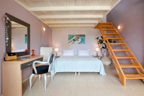 En eller flere senge i et værelse på Sunlight Eros Villa