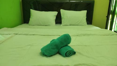 Postel nebo postele na pokoji v ubytování RedDoorz near RSUD Kebumen 2