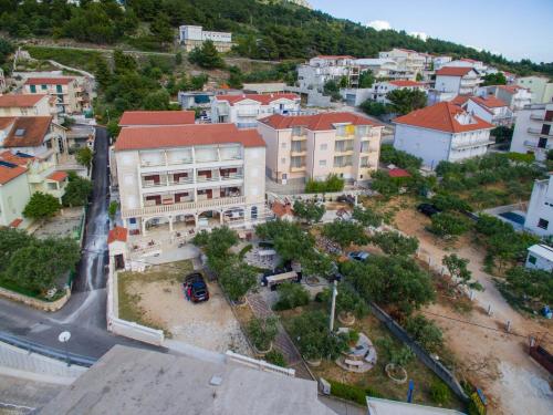 Fotografia z galérie ubytovania Apartments with a parking space Nemira, Omis - 15727 v Omise