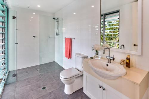 Ένα μπάνιο στο Habitat on Hamilton Island by HIHA