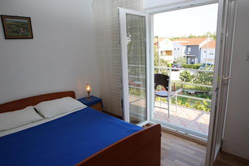 Apartments with parking space Vodice - 16190