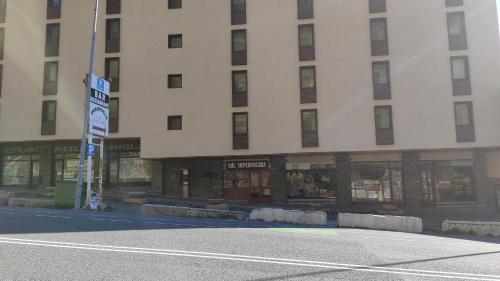 an empty street in front of a large building at PRECIOSO LOSFT FRENTE A PISTAS GRANVALIRA, SOLDEU in Bordes d´Envalira
