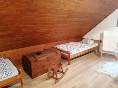 a room with two beds in a wooden cabin at Kouzelná chaloupka Dyjákovice in Dyjákovice