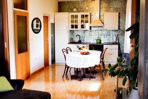 Apartments with parking space Primosten - 15499