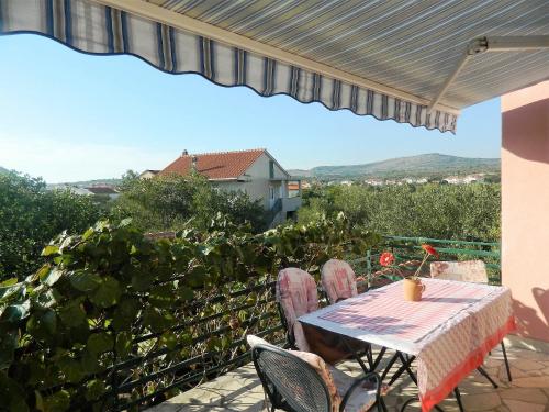 Apartments with parking space Rogoznica - 15876