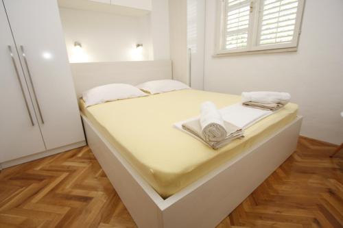 Apartments by the sea Makarska - 15840