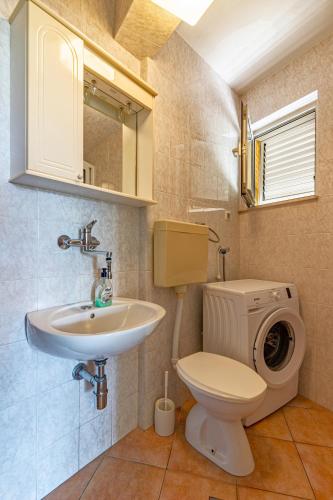 Rooms with a parking space Hvar - 15706