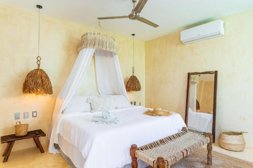 Una cama o camas en una habitación de AWARD-winning 2BR Villa Tulum Private Pool with Patio