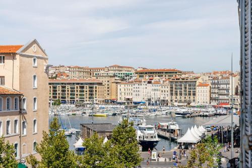 T2 Chic, Vue Vieux-Port et Notre Dame, Atypique, Calme, Clim, 48M2, Accès autonome avec code