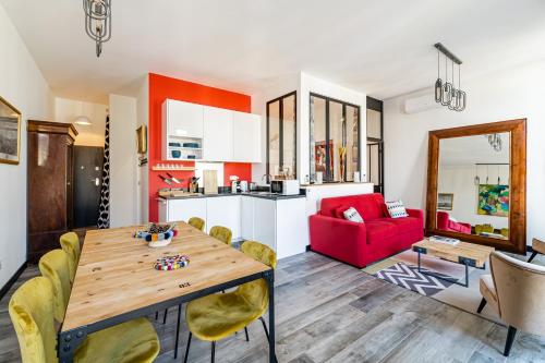 T2 Chic, Vue Vieux-Port et Notre Dame, Atypique, Calme, Clim, 48M2, Accès autonome avec code