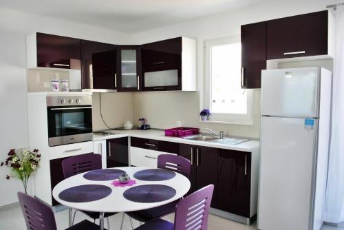 Apartments with parking space Podstrana, Split - 16051
