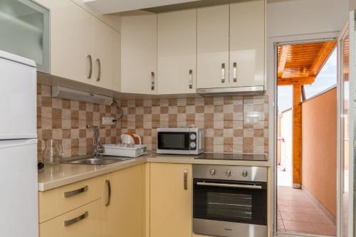 Apartments by the sea Vodice - 16249