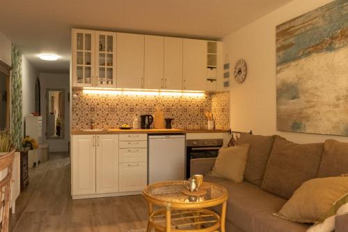 Melo's Place - Cozy apartment with a sunny terrace.