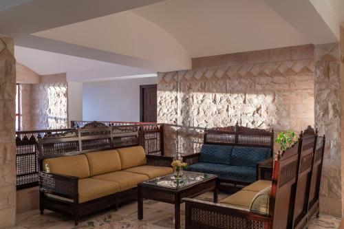 Khu vực ghế ngồi tại Grand Mercure Petra