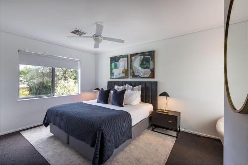 Postel nebo postele na pokoji v ubytování Djurapin - entertain, dine and enjoy the beach - Margaret River Properties