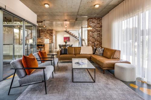 Posezení v ubytování Djurapin - entertain, dine and enjoy the beach - Margaret River Properties