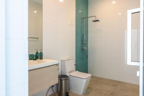 Ванная комната в Modern 4 Bedroom Pool Villa KH-A6
