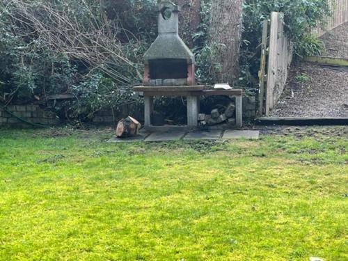 Taman di luar BlaydonBurn - Sleeps 4 5 - Parking - HotTub - Yard