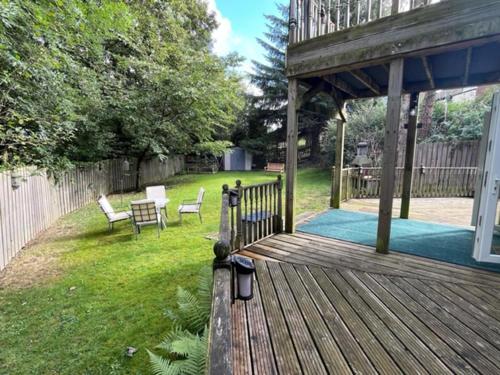 Taman di luar BlaydonBurn - Sleeps 4 5 - Parking - HotTub - Yard