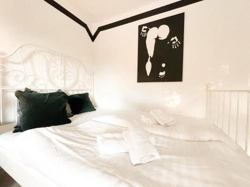 Cama ou camas em um quarto em Ginius Homes - Eifelglück im Grünen