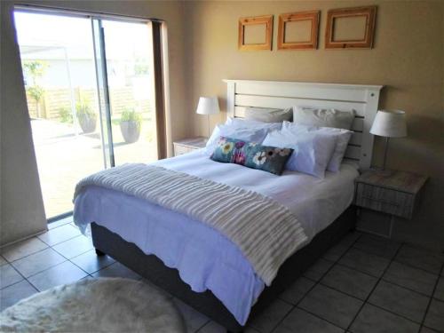 Ένα ή περισσότερα κρεβάτια σε δωμάτιο στο Cenikma Guest Suites - Couples Room