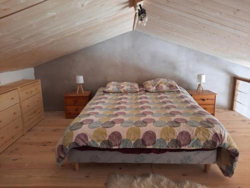 Llit o llits en una habitació de Studio 40 m 2 près St Guilhem le désert et rivière