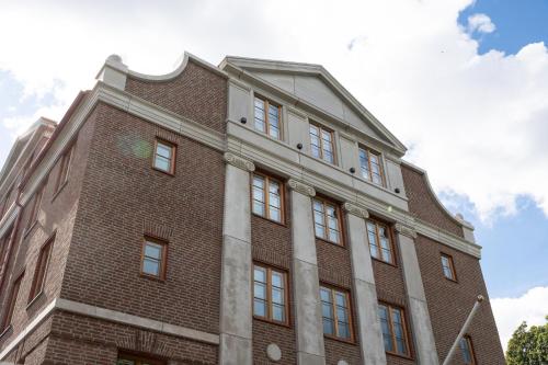 a large brick building with windows on the side of it at Live and Stay Ekmanska in Gothenburg