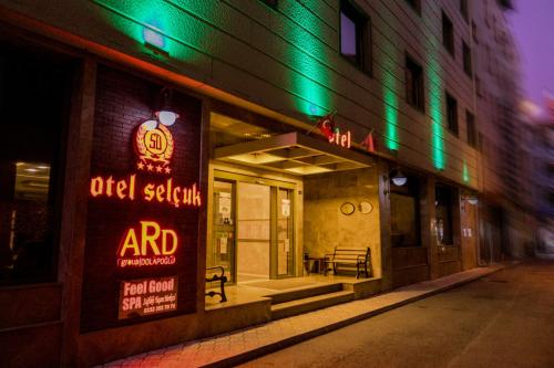 Sijil, anugerah, tanda atau dokumen lain yang dipamerkan di Selçuk Hotel