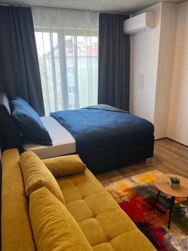 Postel nebo postele na pokoji v ubytování Pražská Apartments