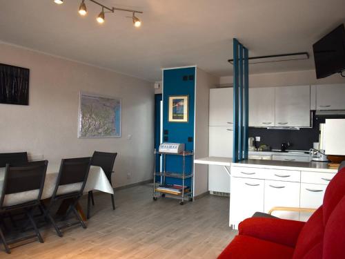 Appartement Spacieux 4 Pièces en Centre-Ville avec Cuisine Équipée et Chambres Confortables - FR-1-580-28