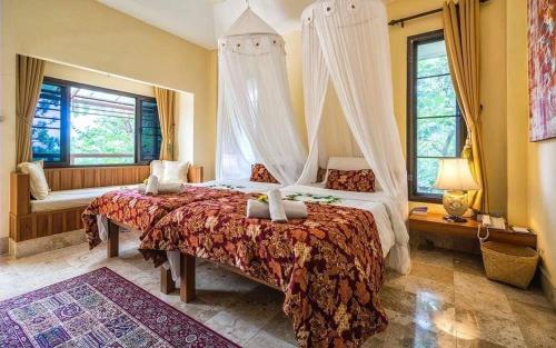 a bedroom with two beds and two windows at Villa Khao Phaengma in Wang Nam Khieo