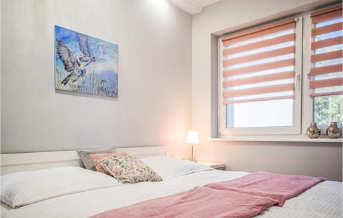 Ένα ή περισσότερα κρεβάτια σε δωμάτιο στο 2 Bedroom Beautiful Home In Nowe Warpno