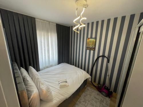 Postel nebo postele na pokoji v ubytování 1-bedroom, nearby services, park, free wifi, free parking - N0