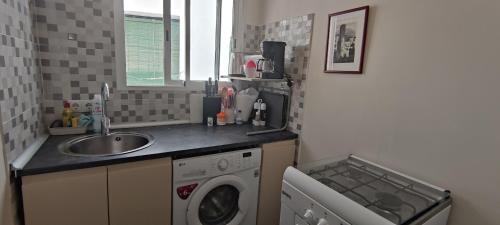 A kitchen or kitchenette at Centro de Sevilla