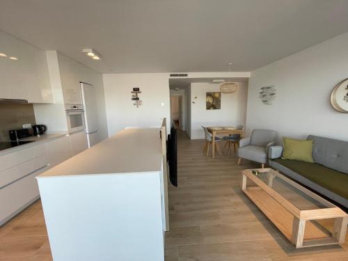 a kitchen and living room with a couch and a table at Oropesa del Mar, Playa Morro de Gos, Playa Blanca in Oropesa del Mar