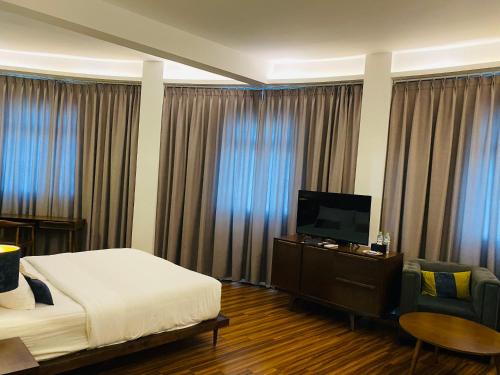 Телевизор и/или развлекательный центр в Danang Boutique Hotel