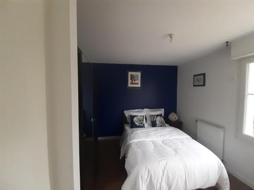 Photo de la galerie de l'établissement LE COCON BLEU Chambre chez l'habitant, à Villepreux