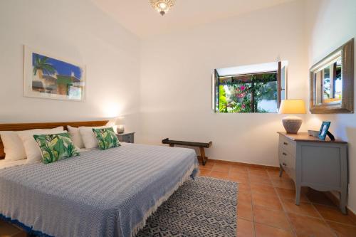 A bed or beds in a room at Finca Botanico Secret Garden