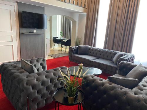 a living room with a couch and a table at La Bourse Hotel in Brussels