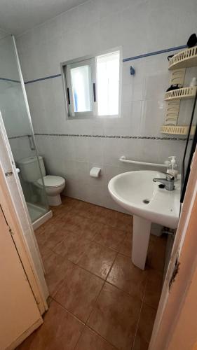 Koupelna v ubytování Edificio La Goleta