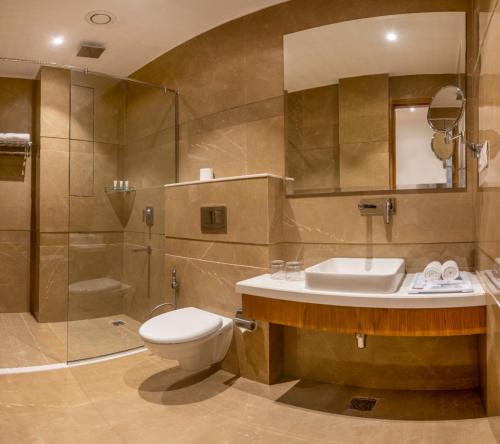 Ванна кімната в SureStay by Best Western Model Town