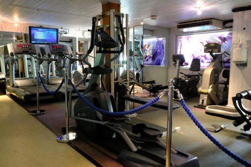 Fitness centrum a/nebo fitness zařízení v ubytování Devoncourt Monthly Rentals