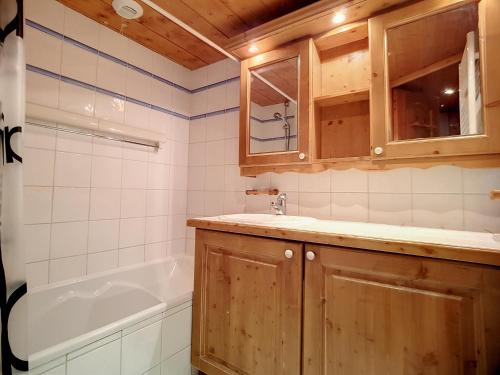 Appartement spacieux près des pistes · Balcon · Parking - FR-1-344-844